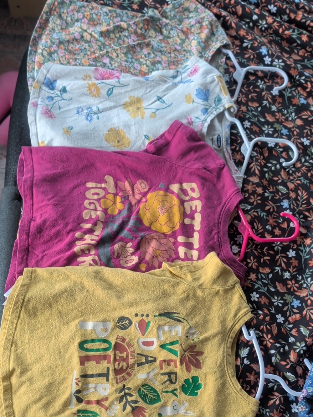 Girls 3t Old Navy Floral & Graphic T Shirt Bundle - Pink, Yellow, White, Floral